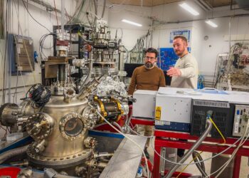 宇宙で生命の複雑な構成要素が自発的に形成される、研究結果発表